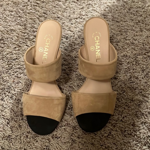 CHANEL Shoes - CHANEL Nude/Tan Heels with pearls on heels! Size 39 1/2